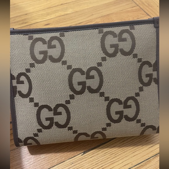 Gucci Cream and Brown Toiletry Bag with Iconic GG Monogram - Picture 1 of 3